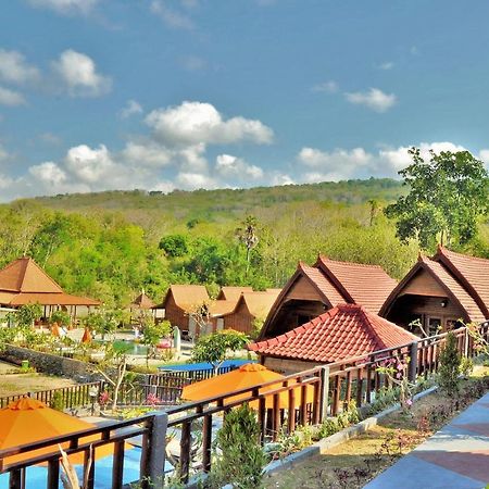 Surya Chandra Beach Bungalow Batununggul Exterior photo