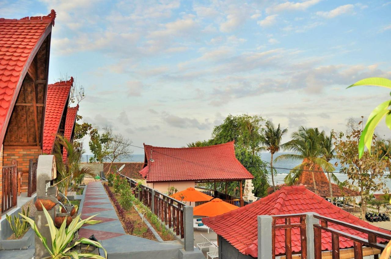 Surya Chandra Beach Bungalow Batununggul Exterior photo