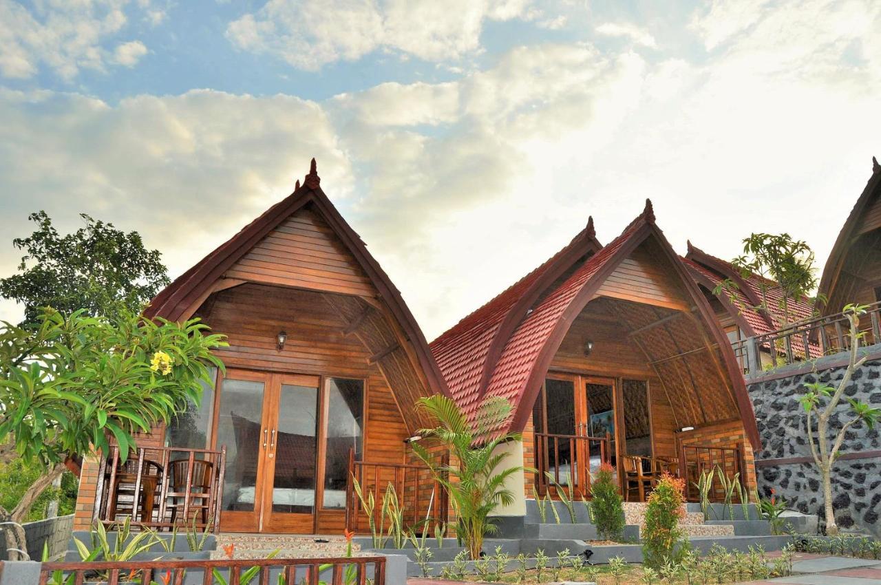 Surya Chandra Beach Bungalow Batununggul Exterior photo