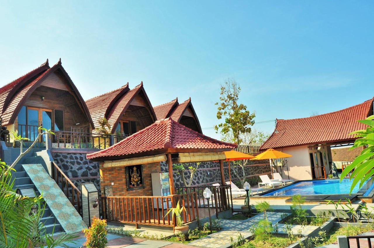 Surya Chandra Beach Bungalow Batununggul Exterior photo