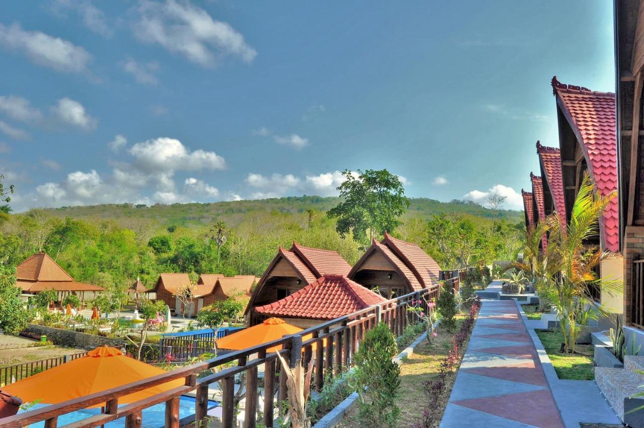 Surya Chandra Beach Bungalow Batununggul Exterior photo