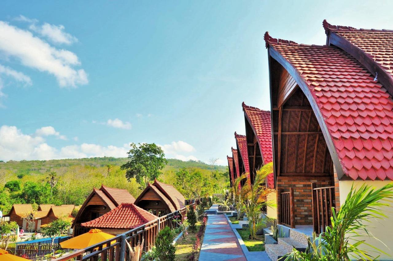 Surya Chandra Beach Bungalow Batununggul Exterior photo